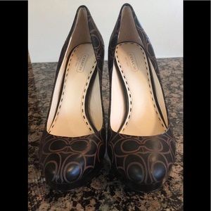 Coach leather heels monogram c black Brown tan 9.5